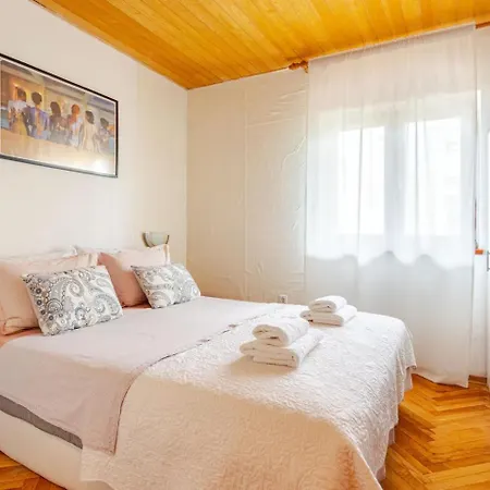 Misho With Terrace Apartman