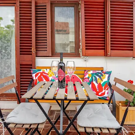 Misho With Terrace Split