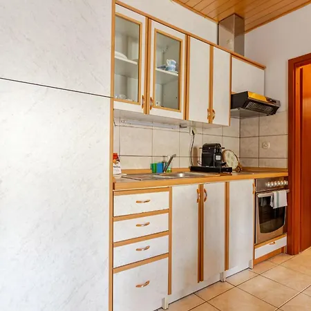 Misho With Terrace Split