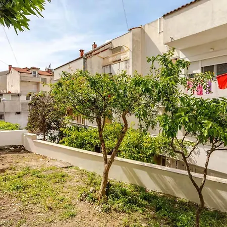 Misho With Terrace Apartment